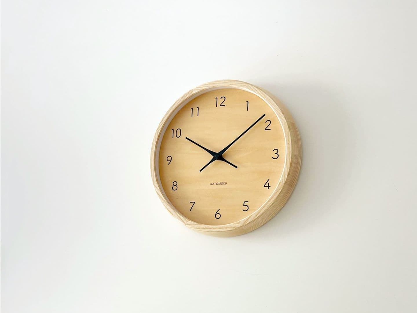 時計 掛け時計 壁掛け時計 電波時計 木の時計 国産 日本 岐阜県 郡上八幡 インテリア 雑貨 丁寧な暮らし 北欧 シンプル オシャレ 静音 静か 自動受信 時刻修正 木工屋 無垢 シナ文字盤 ビーチ
