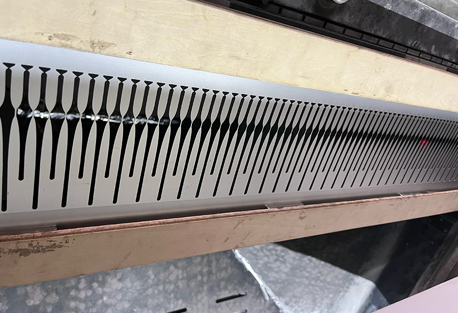 郡上八幡で観光体験のカトモクのお店を運営する加藤木工が作る日本製セイコー電波壁掛け時計