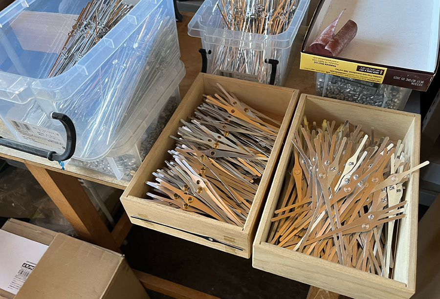 郡上八幡で観光体験のカトモクのお店を運営する加藤木工が作る日本製セイコー電波壁掛け時計