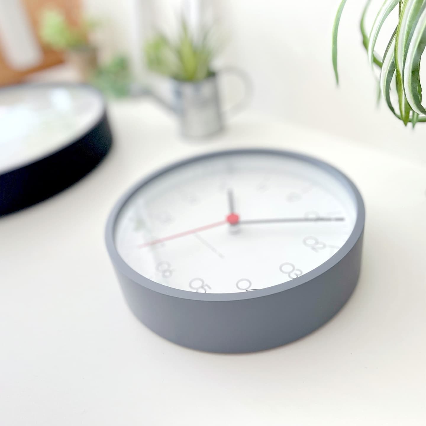 針にまでこだわりのあるセイコームーブメントを使った掛け時計