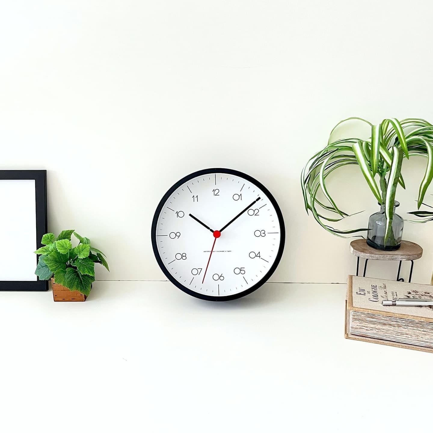 針にまでこだわりのあるセイコームーブメントを使った掛け時計