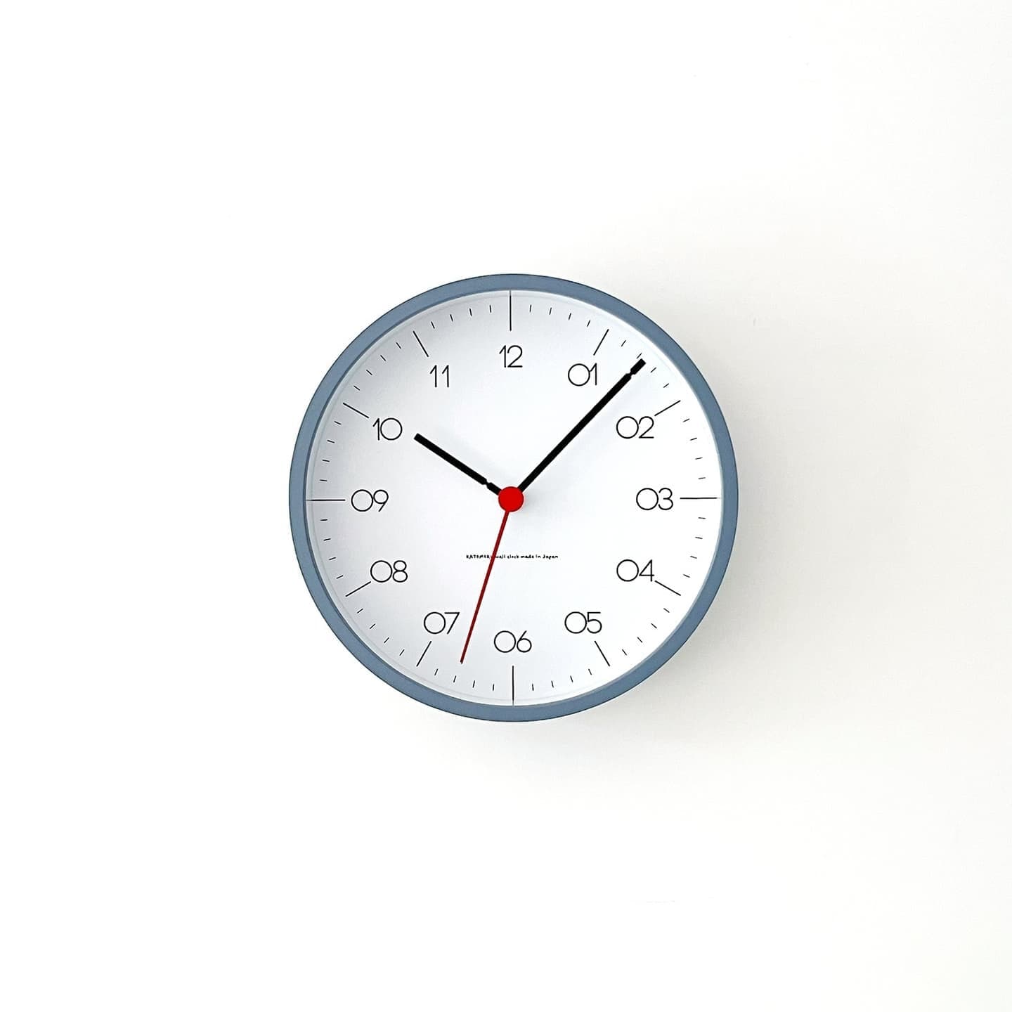 針にまでこだわりのあるセイコームーブメントを使った掛け時計