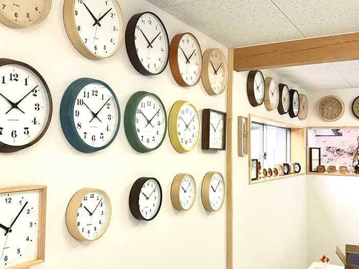 郡上八幡で観光体験のカトモクのお店を運営する加藤木工が作る日本製セイコー電波壁掛け時計