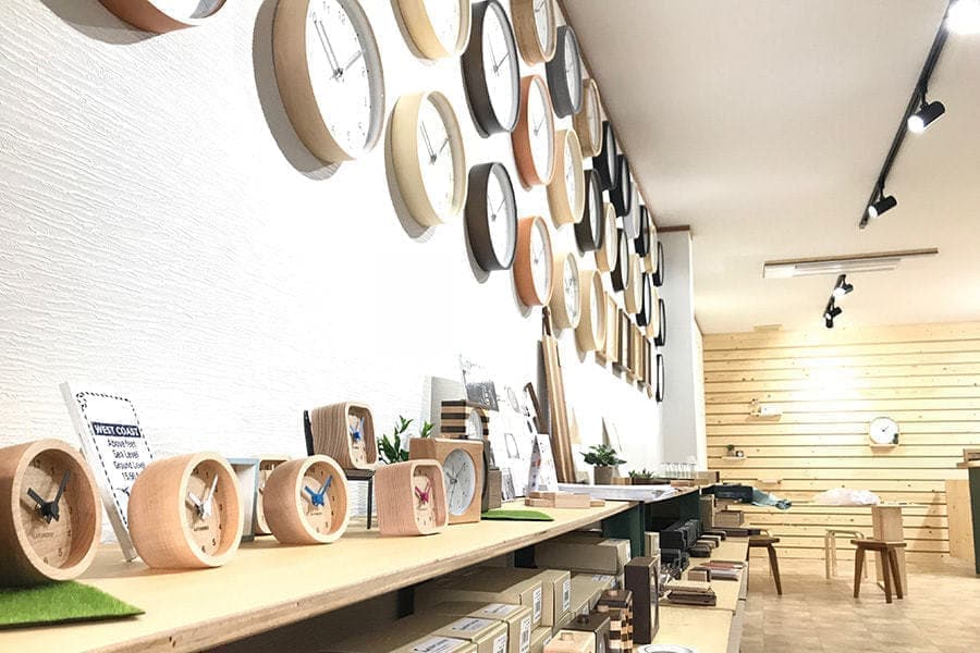 郡上八幡で観光体験のカトモクのお店を運営する加藤木工が作る日本製セイコー電波壁掛け時計