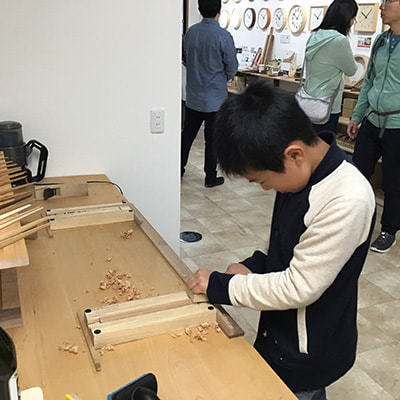 郡上八幡で観光体験のカトモクのお店を運営する加藤木工が作る日本製セイコー電波壁掛け時計