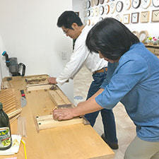 郡上八幡で観光体験のカトモクのお店を運営する加藤木工が作る日本製セイコー電波壁掛け時計