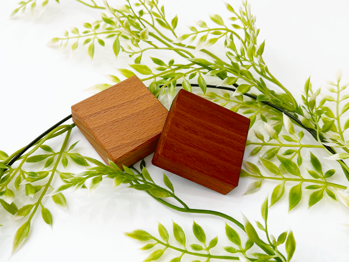 マグネット 磁石 じしゃく 木製マグネット 収納 収納アイテム 収納グッズ ネオジウム磁石 吸着力 0.9kgf エマウォール マグネットクロス 浮かせる収納 木の家 アンティーク 天然素材 無垢材 無垢 天然木 家具 おもちゃ 積み木 ビーチ ビーチ材 ブナ 木目 ごま柄 世界三大銘木 銘木 高級材 ウォールナット クルミ 上品 美しい プレゼント 贈り物 ギフト 記念品 贈答品 新生活 模様替え 心機一転 アクセント 新築 お祝い 国産 国内製造 国内メーカー 日本製 木工 木工雑貨 木製 木製雑貨 インテリア雑貨 北欧 日本 岐阜県 郡上市 八幡町 郡上八幡 郡上おどり 郡上踊り