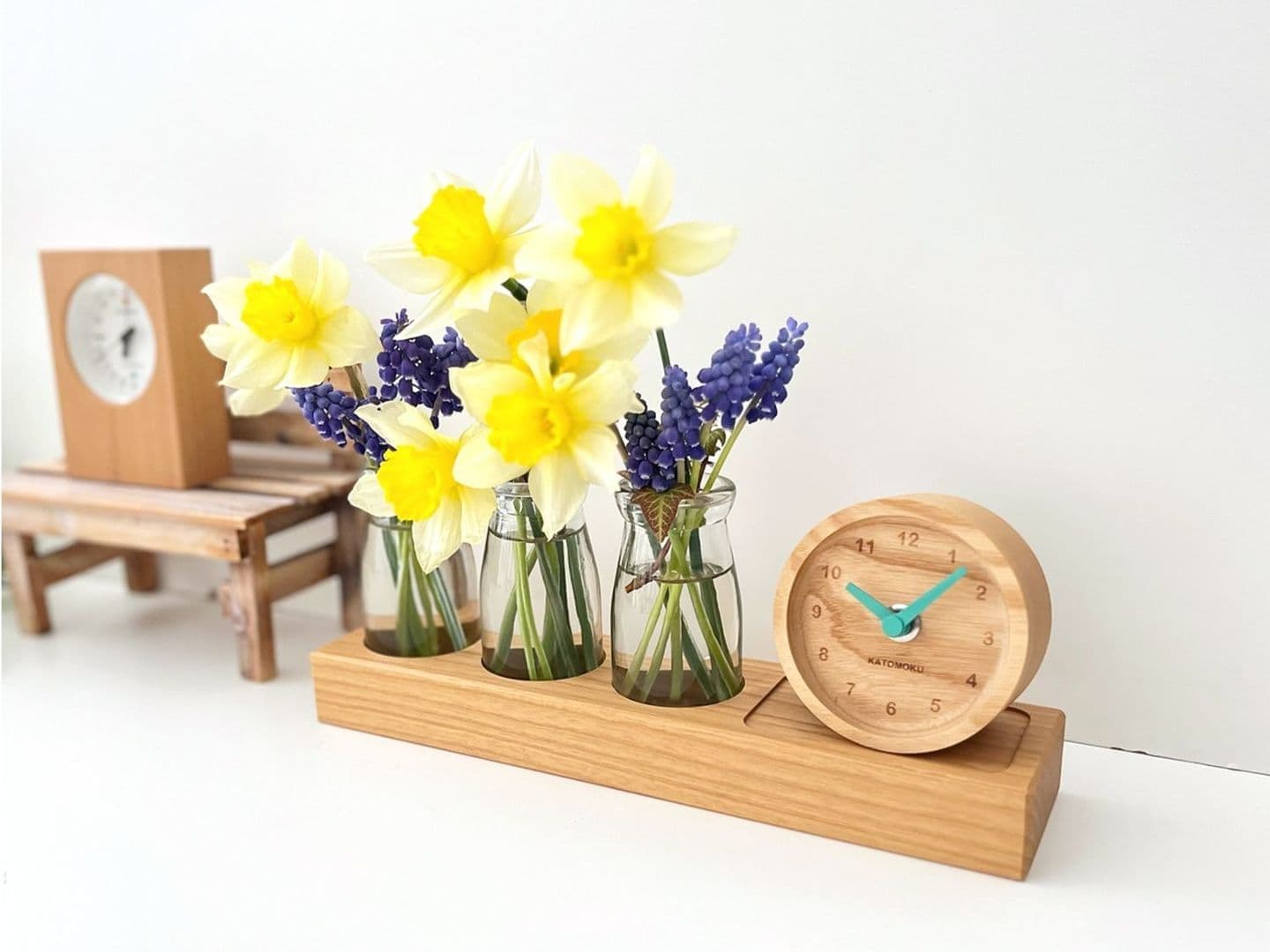 花瓶 かびん 花器 華瓶 フラワーベース 一輪挿し フラワーボトル ガラス製品 木製品 装飾品 フラワーアレンジメント 小物入れ 小物置き 鍵置き お花 牛乳瓶 牛乳ボトル レトロ 木製 木目 ホワイトアッシュ 無垢材 天然素材 模様替え 心機一転 室内装飾 引っ越し 新生活 リビング 丁寧な暮らし 木のある暮らし 花束 お店 玄関 ホテル 旅館 カフェ 装飾 インテリア アンティーク 北欧 家具 ワンポイント コンパクト 飾りやすい 初心者 簡単 お手入れ簡単 垢ぬけ オシャレ かわいい お手軽 母の日 記念日 誕生日 クリスマス 花を送る日 新築 お祝い 記念品 贈答品 プレゼント 贈り物 ギフト 日本産 日本製 国産 国内メーカー 国内製造 日本 岐阜県 岐阜 郡上市 郡上 八幡町 八幡 郡上八幡 郡上おどり 郡上踊り