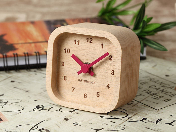 郡上踊りで有名な郡上八幡で観光体験のカトモクのお店を運営する加藤木工が作る日本製セイコー電波壁掛け時計