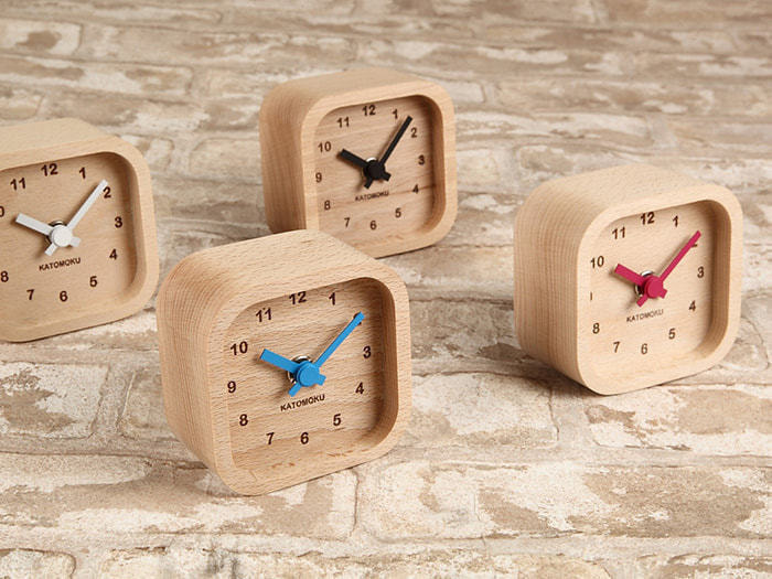 郡上踊りで有名な郡上八幡で観光体験のカトモクのお店を運営する加藤木工が作る日本製セイコー電波壁掛け時計