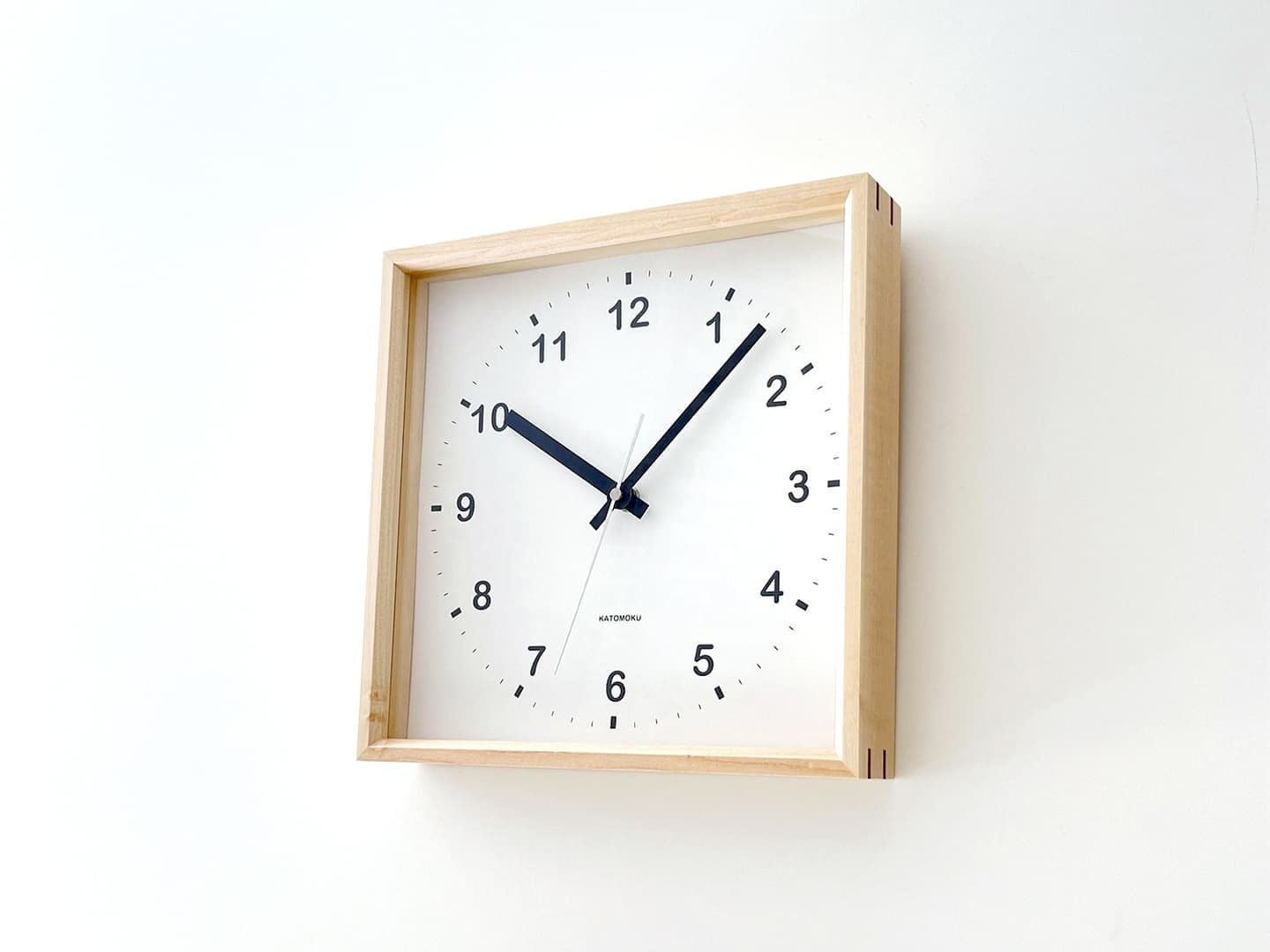 郡上踊りで有名な郡上八幡で観光体験のカトモクのお店を運営する加藤木工が作る日本製セイコー電波壁掛け時計