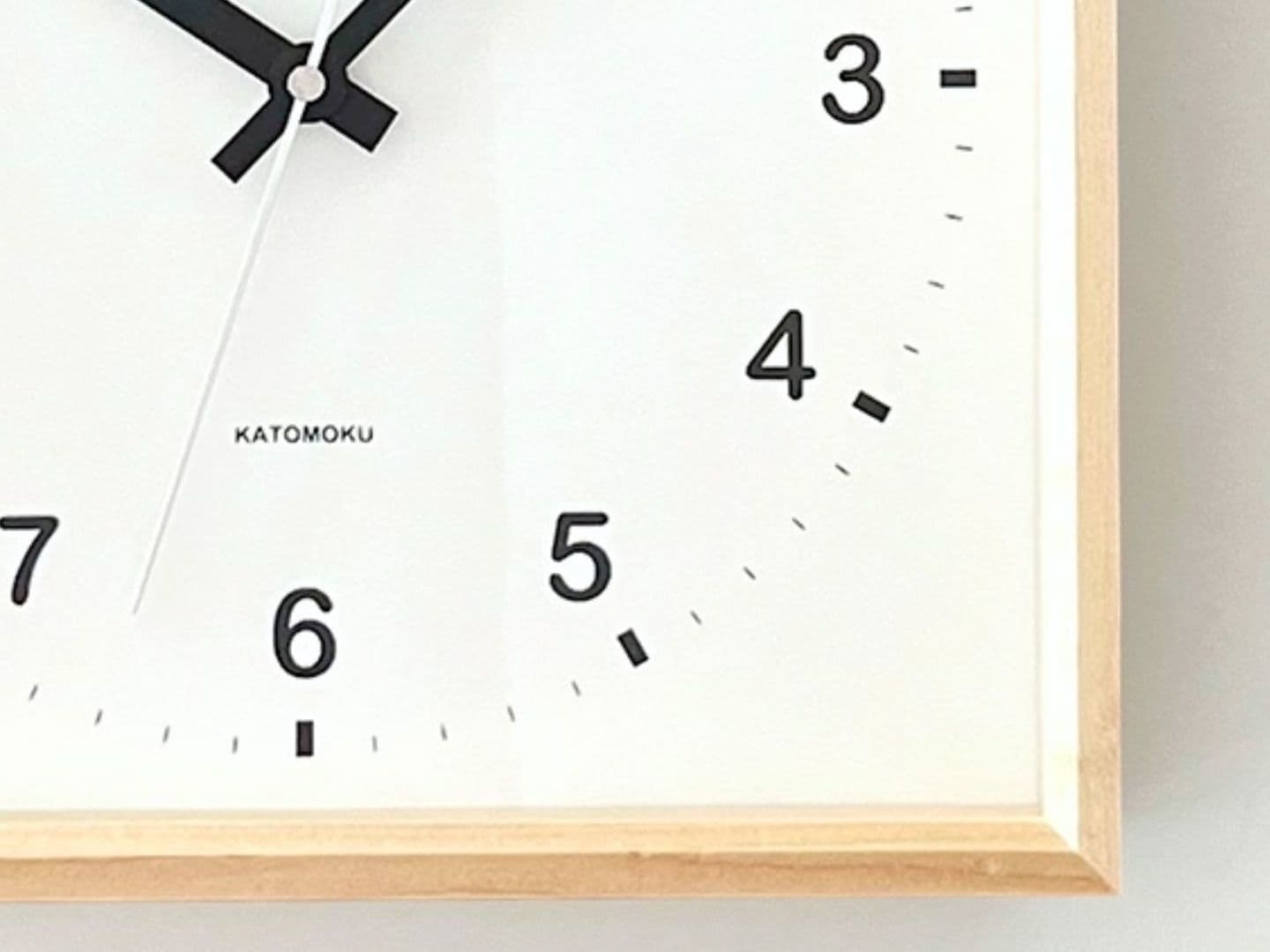 郡上踊りで有名な郡上八幡で観光体験のカトモクのお店を運営する加藤木工が作る日本製セイコー電波壁掛け時計