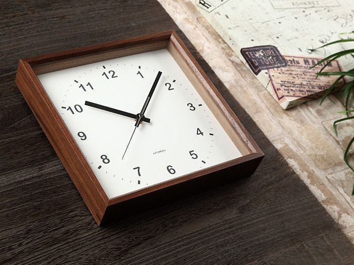 郡上踊りで有名な郡上八幡で観光体験のカトモクのお店を運営する加藤木工が作る日本製セイコー電波壁掛け時計