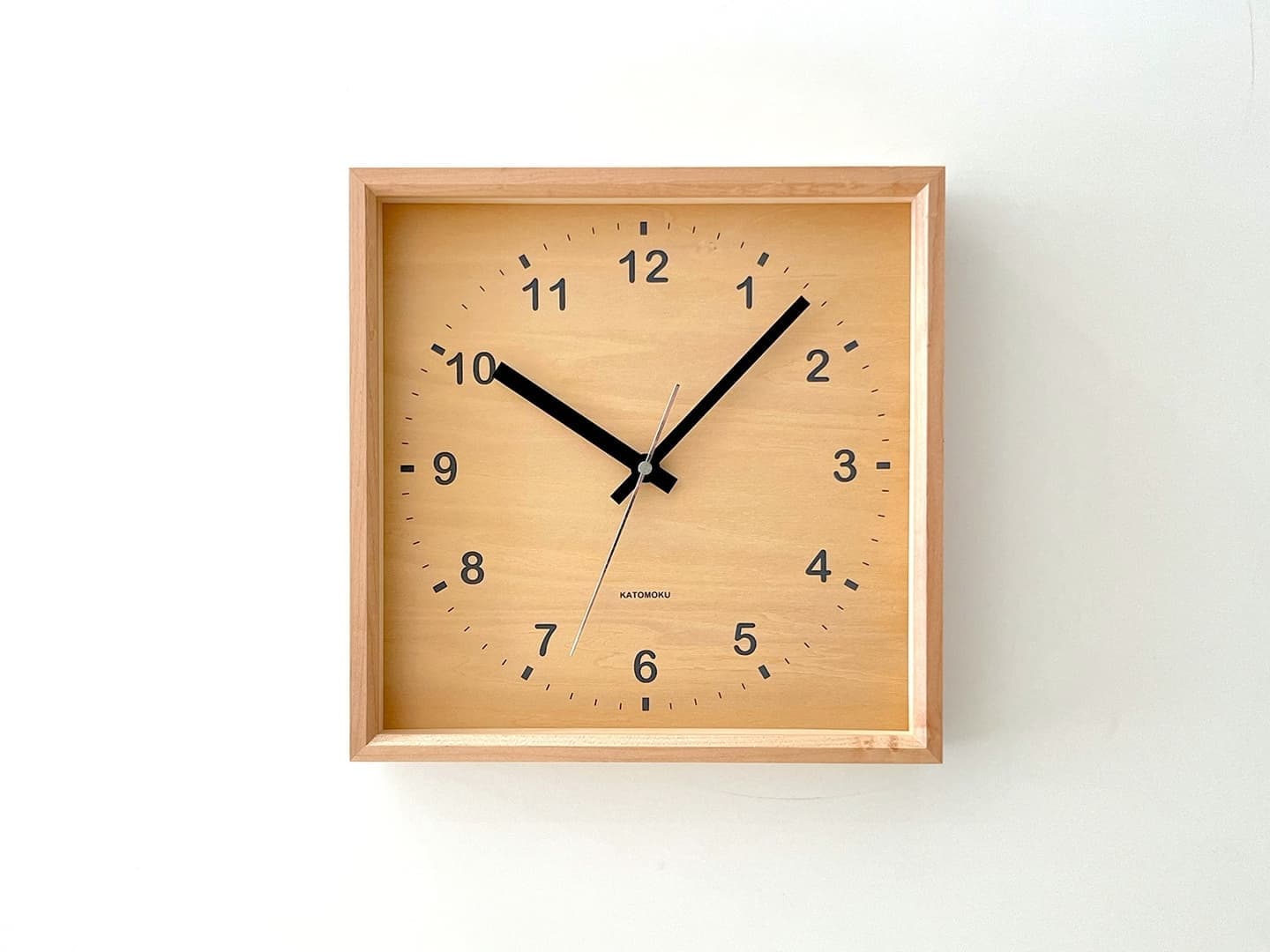 郡上踊りで有名な郡上八幡で観光体験のカトモクのお店を運営する加藤木工が作る日本製セイコー電波壁掛け時計