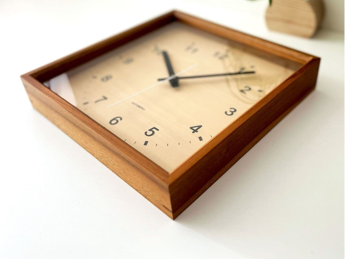 郡上踊りで有名な郡上八幡で観光体験のカトモクのお店を運営する加藤木工が作る日本製セイコー電波壁掛け時計