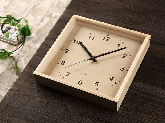 郡上踊りで有名な郡上八幡で観光体験のカトモクのお店を運営する加藤木工が作る日本製セイコー電波壁掛け時計