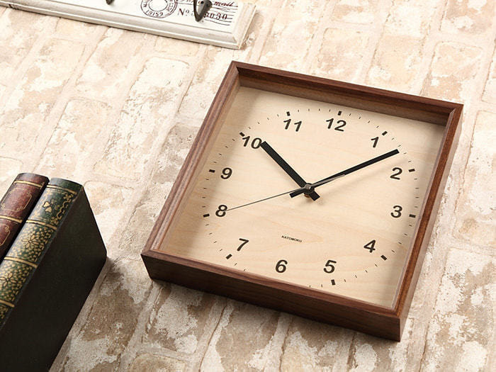 郡上踊りで有名な郡上八幡で観光体験のカトモクのお店を運営する加藤木工が作る日本製セイコー電波壁掛け時計