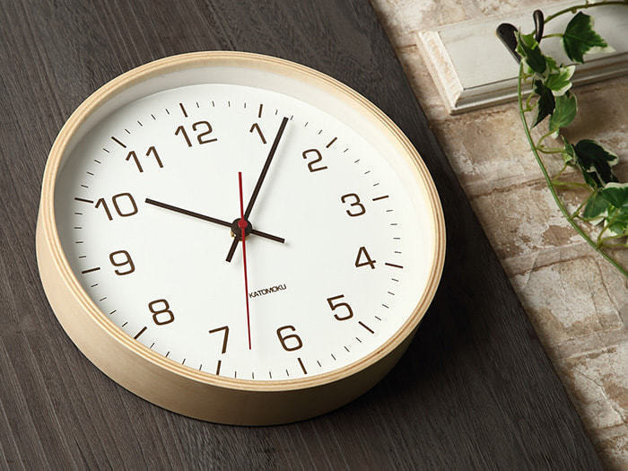 郡上踊りで有名な郡上八幡で観光体験のカトモクのお店を運営する加藤木工が作る日本製セイコー電波壁掛け時計