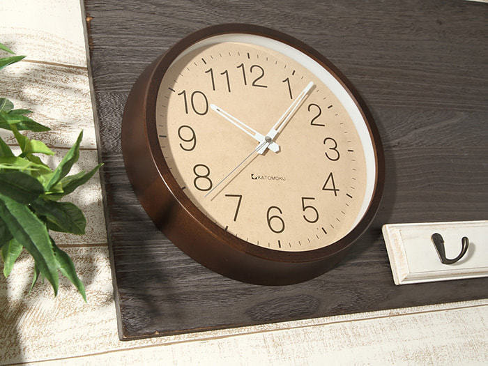 郡上踊りで有名な郡上八幡で観光体験のカトモクのお店を運営する加藤木工が作る日本製セイコー電波壁掛け時計