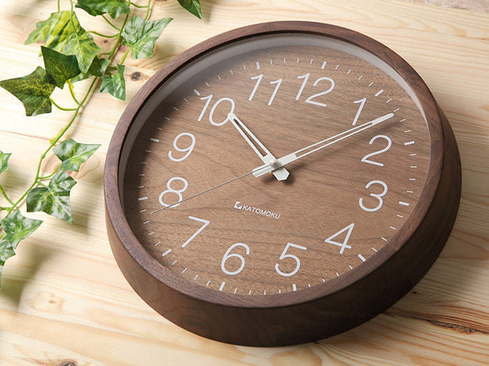 郡上踊りで有名な郡上八幡で観光体験のカトモクのお店を運営する加藤木工が作る日本製セイコー電波壁掛け時計