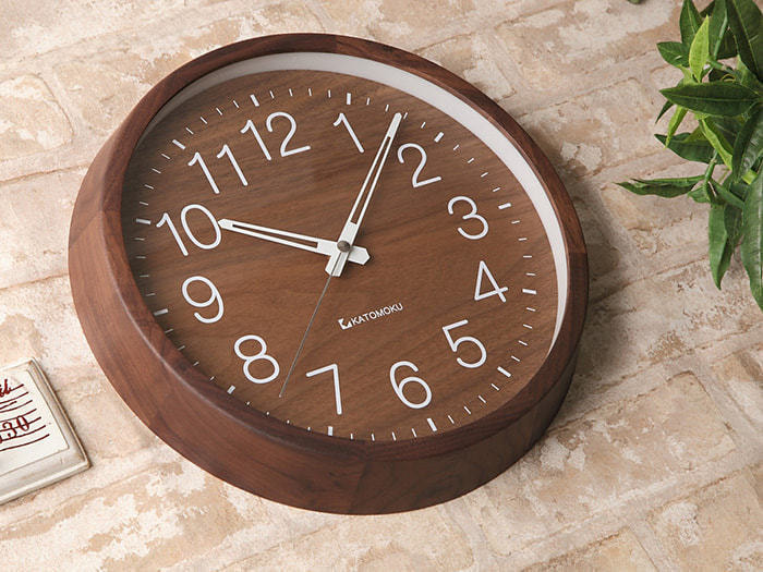 郡上踊りで有名な郡上八幡で観光体験のカトモクのお店を運営する加藤木工が作る日本製セイコー電波壁掛け時計