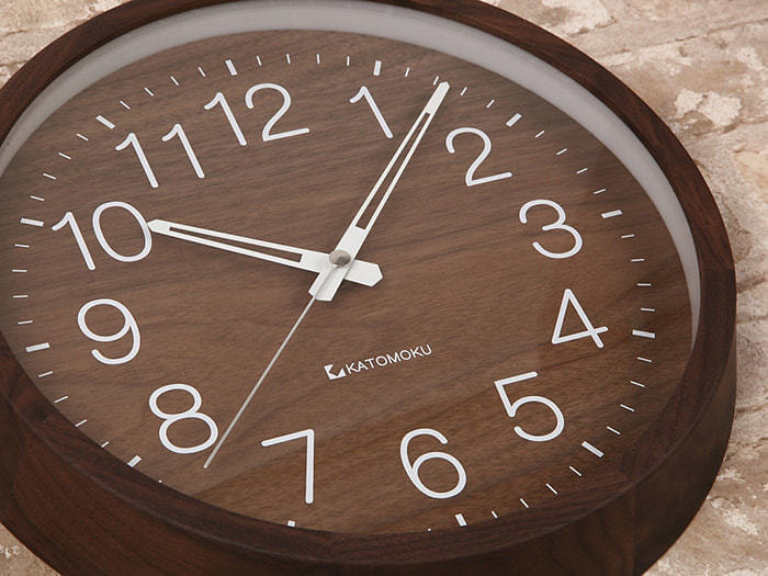 郡上踊りで有名な郡上八幡で観光体験のカトモクのお店を運営する加藤木工が作る日本製セイコー電波壁掛け時計