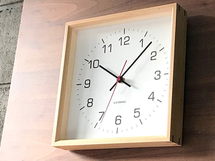 郡上踊りで有名な郡上八幡で観光体験のカトモクのお店を運営する加藤木工が作る日本製セイコー電波壁掛け時計
