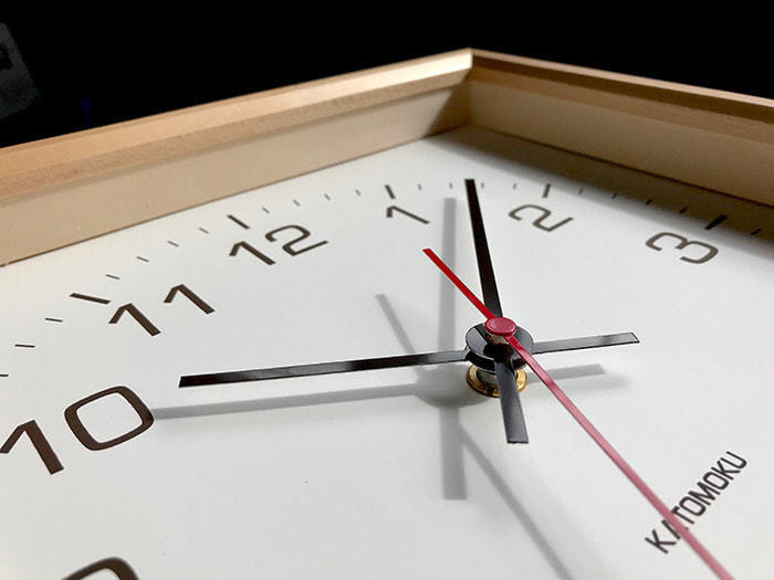 郡上踊りで有名な郡上八幡で観光体験のカトモクのお店を運営する加藤木工が作る日本製セイコー電波壁掛け時計