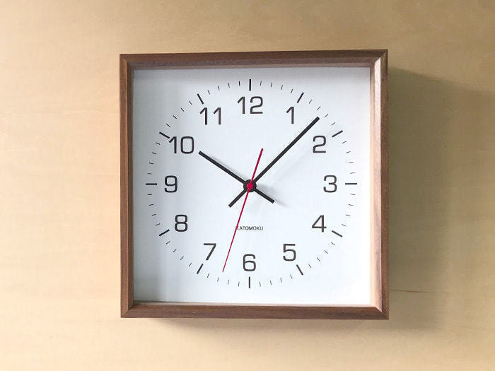 郡上踊りで有名な郡上八幡で観光体験のカトモクのお店を運営する加藤木工が作る日本製セイコー電波壁掛け時計
