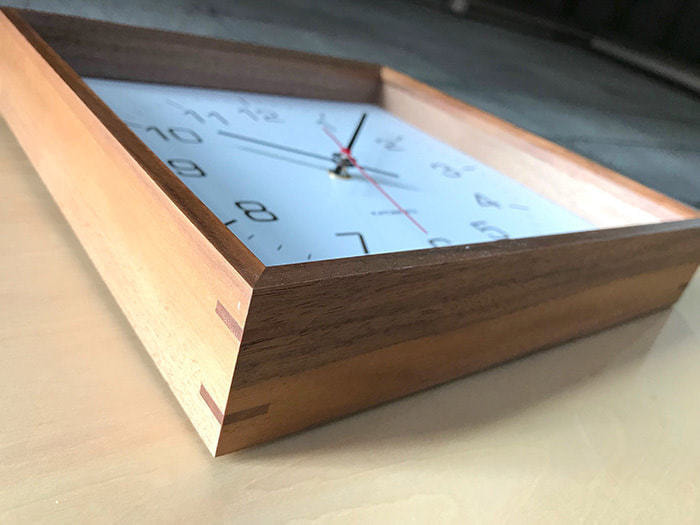 郡上踊りで有名な郡上八幡で観光体験のカトモクのお店を運営する加藤木工が作る日本製セイコー電波壁掛け時計