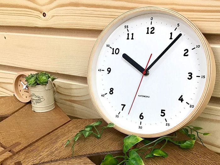 郡上踊りで有名な郡上八幡で観光体験のカトモクのお店を運営する加藤木工が作る日本製セイコー電波壁掛け時計