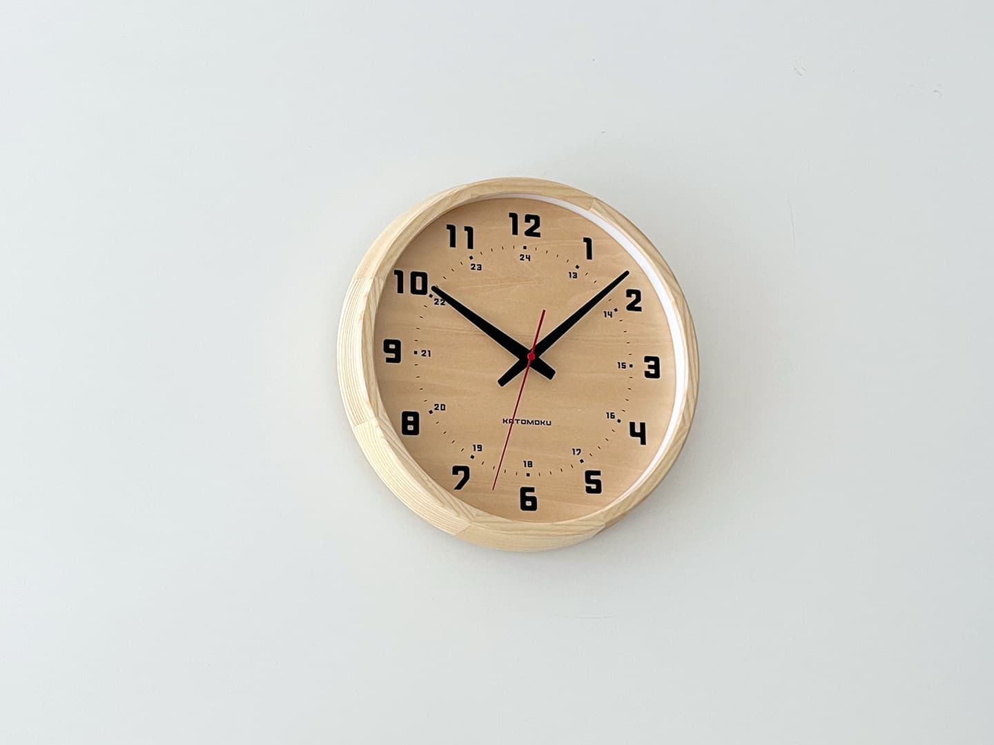 郡上踊りで有名な郡上八幡で観光体験のカトモクのお店を運営する加藤木工が作る日本製セイコー電波壁掛け時計