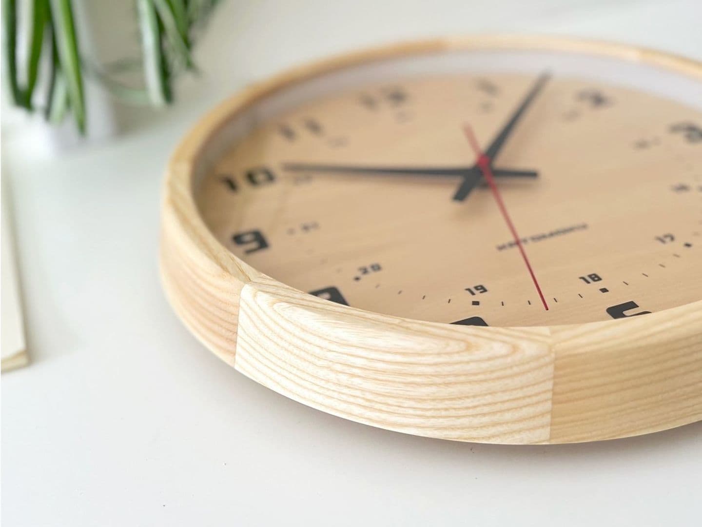 郡上踊りで有名な郡上八幡で観光体験のカトモクのお店を運営する加藤木工が作る日本製セイコー電波壁掛け時計