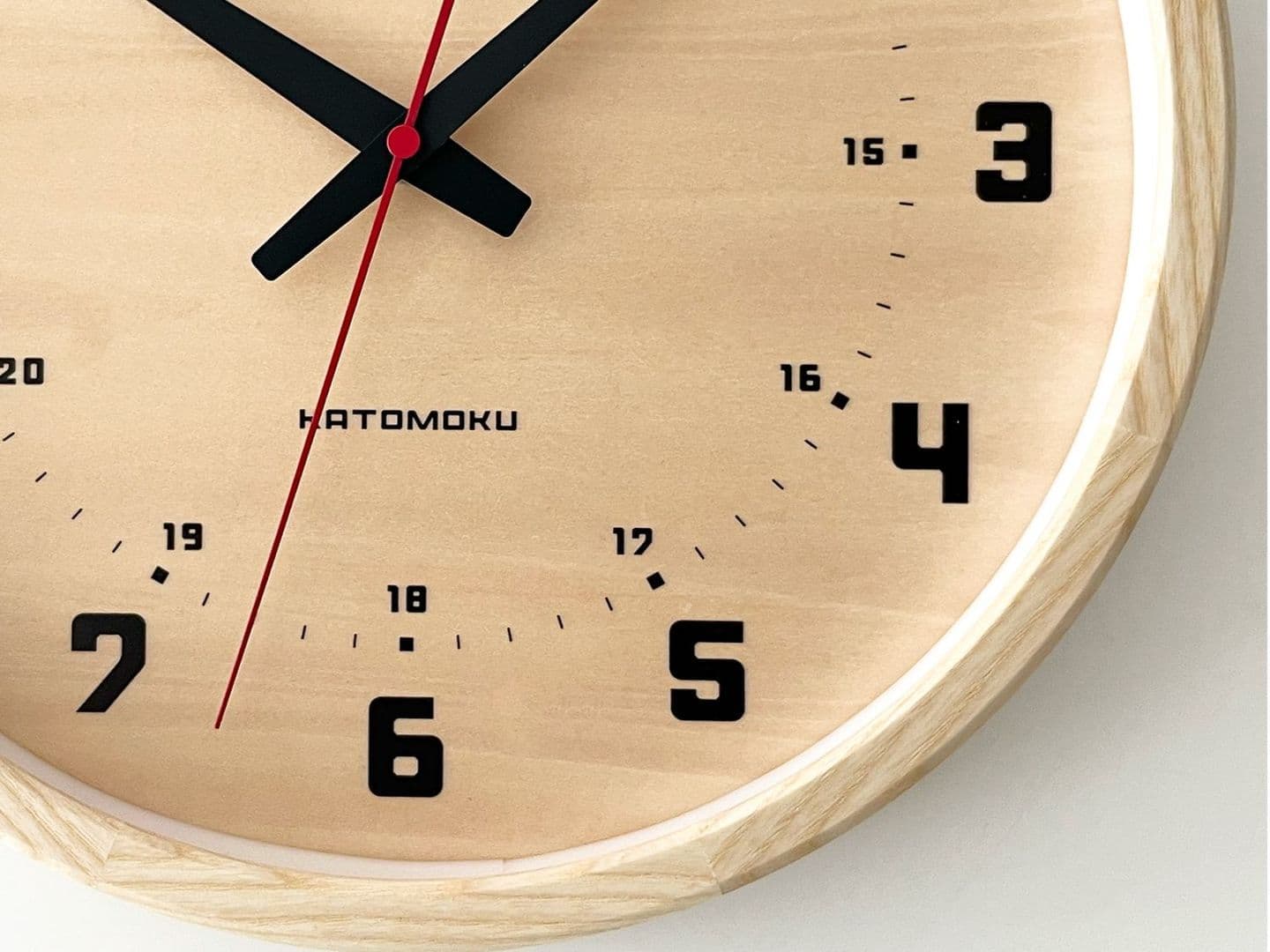 郡上踊りで有名な郡上八幡で観光体験のカトモクのお店を運営する加藤木工が作る日本製セイコー電波壁掛け時計