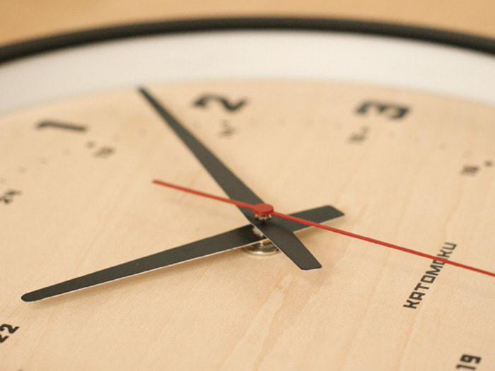 郡上踊りで有名な郡上八幡で観光体験のカトモクのお店を運営する加藤木工が作る日本製セイコー電波壁掛け時計