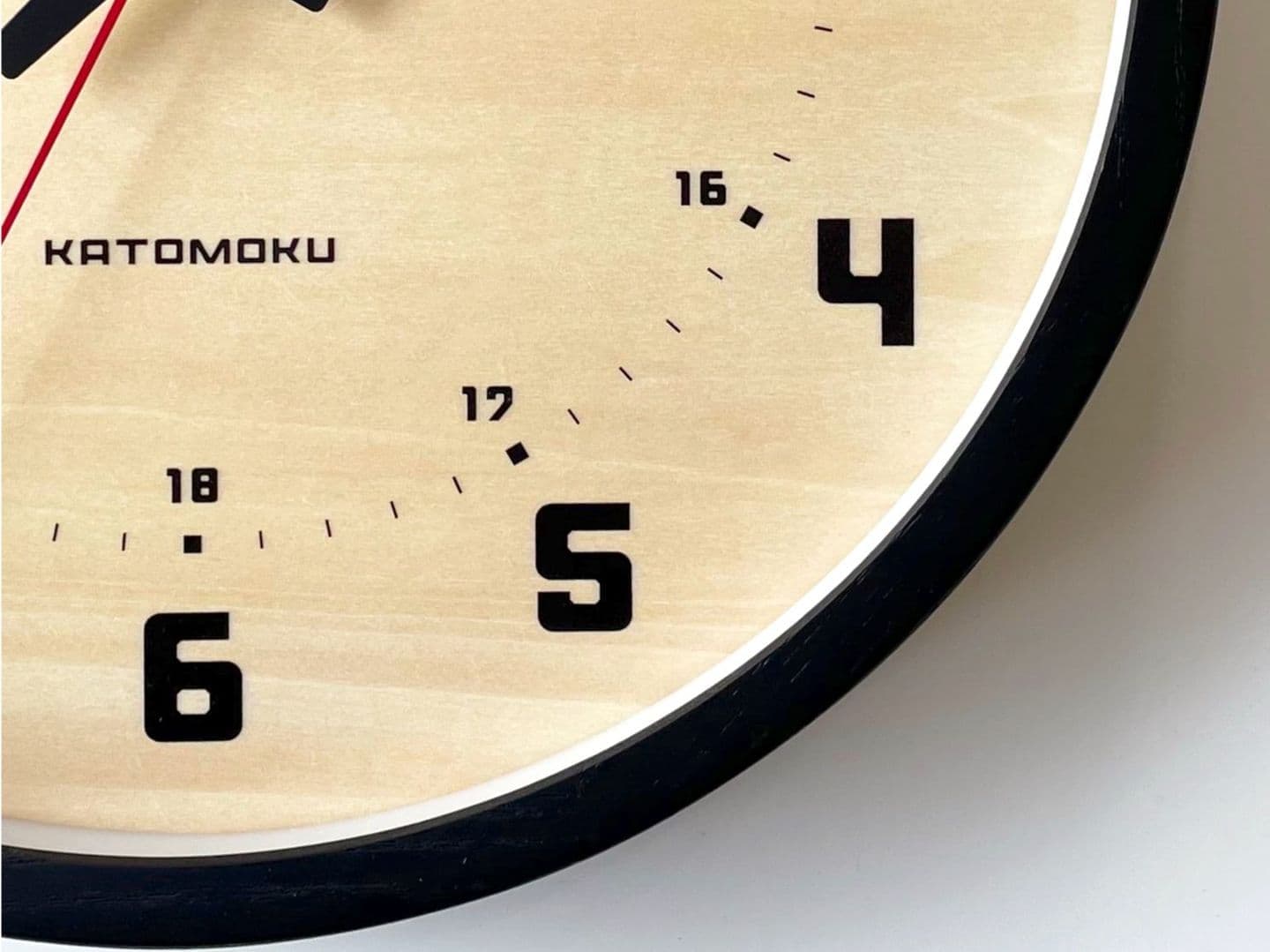 郡上踊りで有名な郡上八幡で観光体験のカトモクのお店を運営する加藤木工が作る日本製セイコー電波壁掛け時計