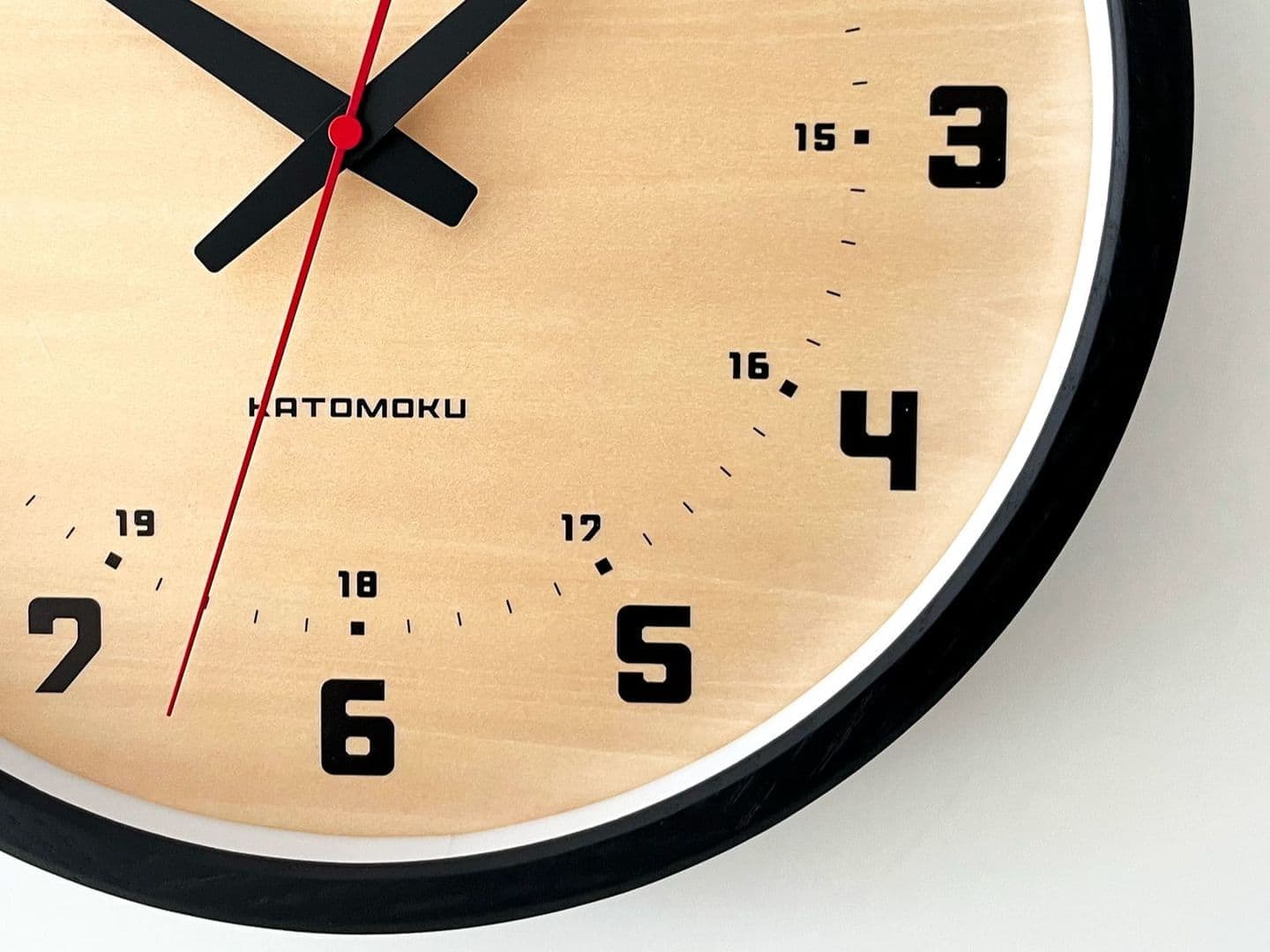 郡上踊りで有名な郡上八幡で観光体験のカトモクのお店を運営する加藤木工が作る日本製セイコー電波壁掛け時計