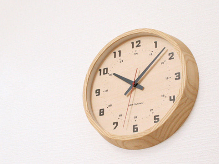 郡上踊りで有名な郡上八幡で観光体験のカトモクのお店を運営する加藤木工が作る日本製セイコー電波壁掛け時計