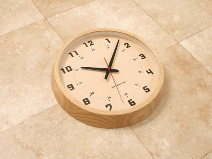 郡上踊りで有名な郡上八幡で観光体験のカトモクのお店を運営する加藤木工が作る日本製セイコー電波壁掛け時計