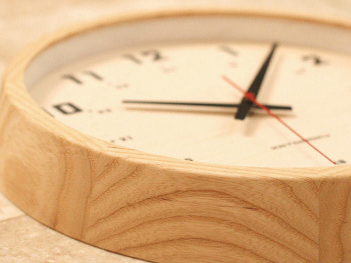 郡上踊りで有名な郡上八幡で観光体験のカトモクのお店を運営する加藤木工が作る日本製セイコー電波壁掛け時計