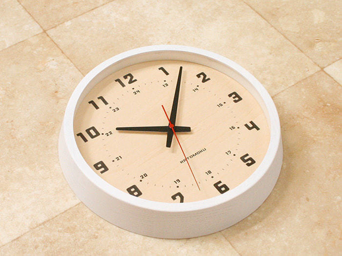 郡上踊りで有名な郡上八幡で観光体験のカトモクのお店を運営する加藤木工が作る日本製セイコー電波壁掛け時計