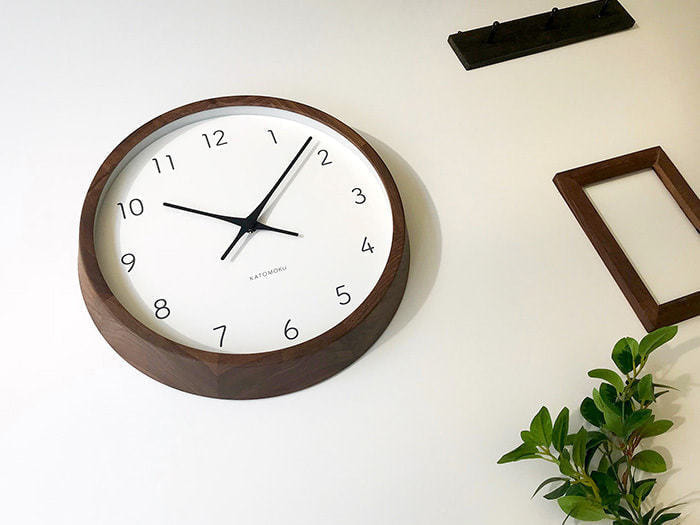 郡上踊りで有名な郡上八幡で観光体験のカトモクのお店を運営する加藤木工が作る日本製セイコー電波壁掛け時計