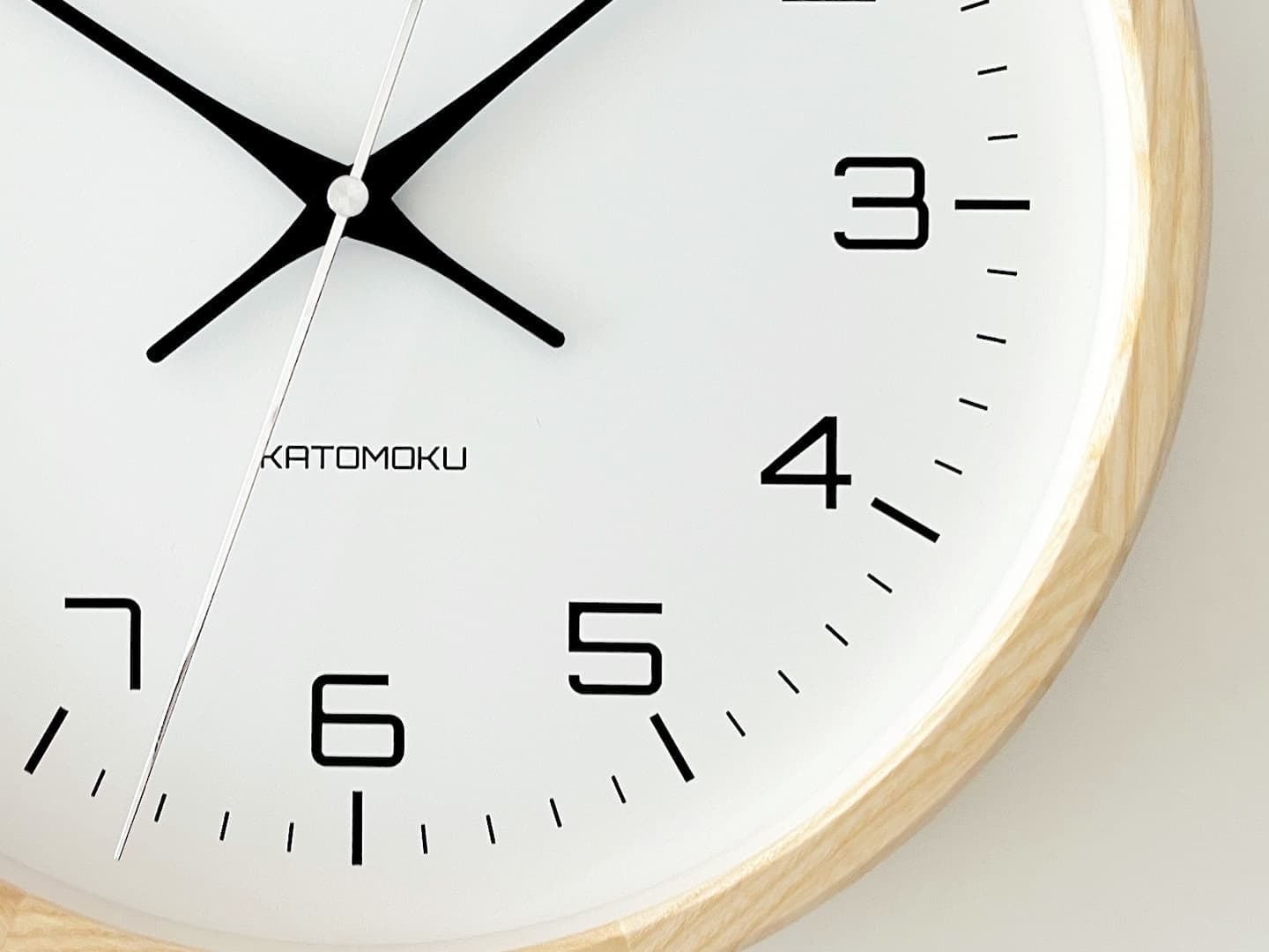 郡上踊りで有名な郡上八幡で観光体験のカトモクのお店を運営する加藤木工が作る日本製セイコー電波壁掛け時計