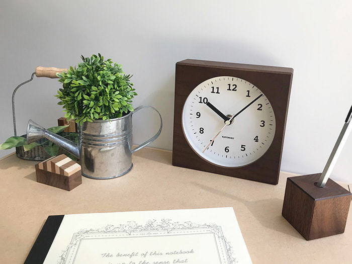 郡上踊りで有名な郡上八幡で観光体験のカトモクのお店を運営する加藤木工が作る日本製セイコー電波壁掛け時計