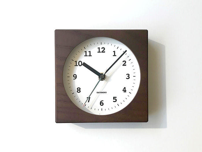 郡上踊りで有名な郡上八幡で観光体験のカトモクのお店を運営する加藤木工が作る日本製セイコー電波壁掛け時計