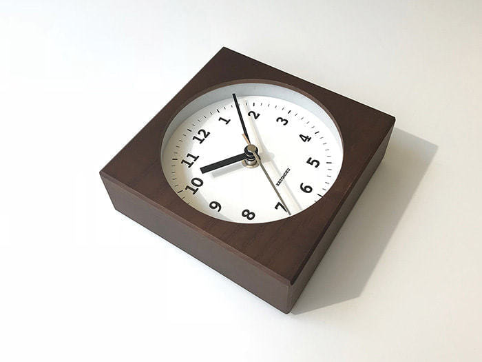 郡上踊りで有名な郡上八幡で観光体験のカトモクのお店を運営する加藤木工が作る日本製セイコー電波壁掛け時計