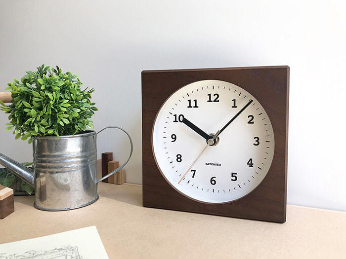 郡上踊りで有名な郡上八幡で観光体験のカトモクのお店を運営する加藤木工が作る日本製セイコー電波壁掛け時計