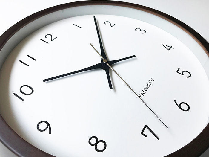 郡上踊りで有名な郡上八幡で観光体験のカトモクのお店を運営する加藤木工が作る日本製セイコー電波壁掛け時計