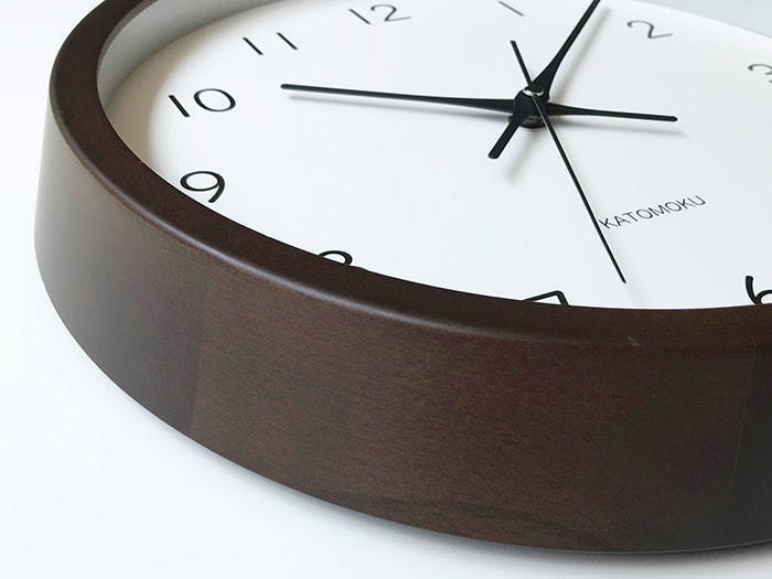 郡上踊りで有名な郡上八幡で観光体験のカトモクのお店を運営する加藤木工が作る日本製セイコー電波壁掛け時計