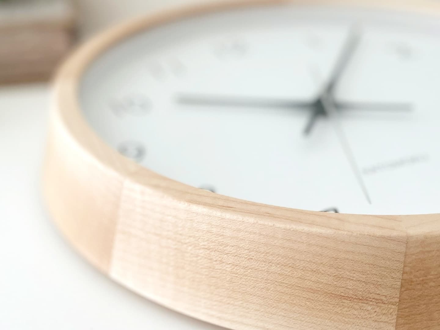 郡上踊りで有名な郡上八幡で観光体験のカトモクのお店を運営する加藤木工が作る日本製セイコー電波壁掛け時計